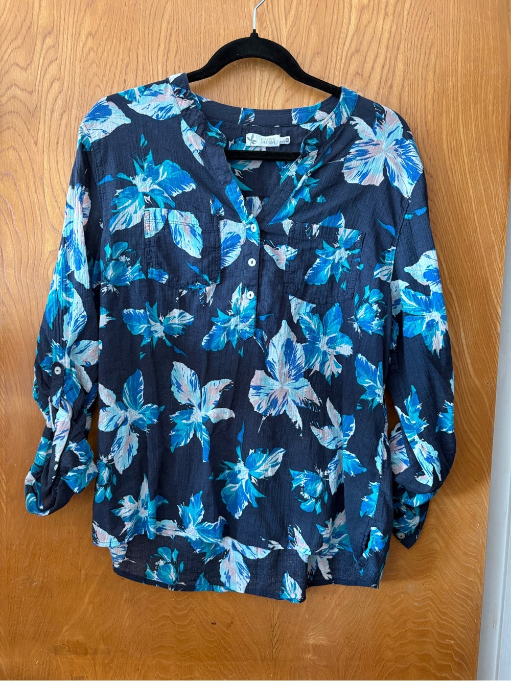 Carve Designs Dylan Navy Blue Floral Button-Front Top M